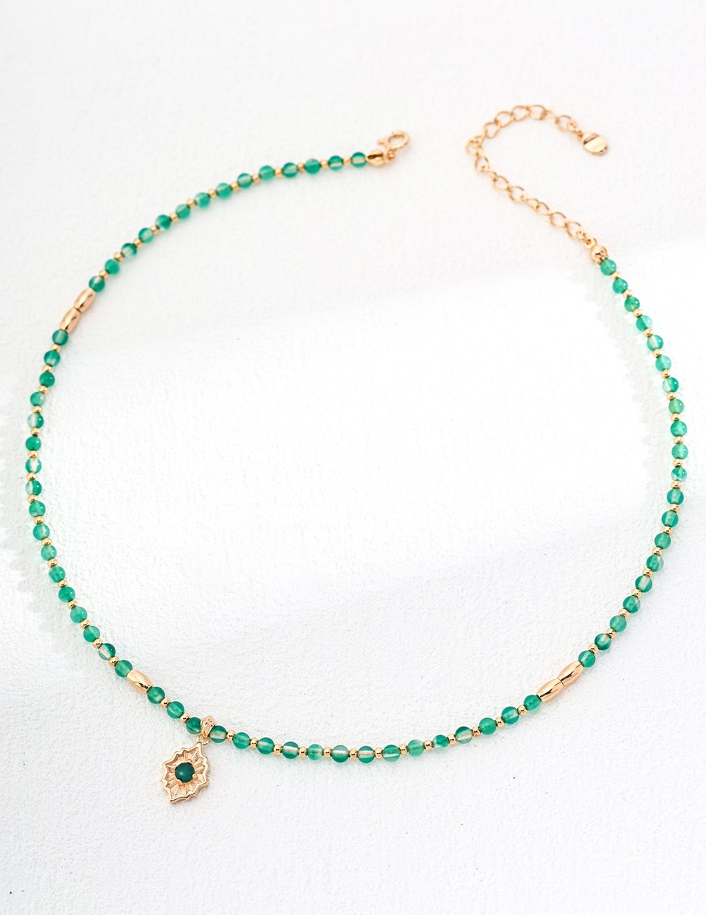 925 Silver Green Agate And Chalcedony Necklace - Adjustable Chain In Vintage Gold Finish