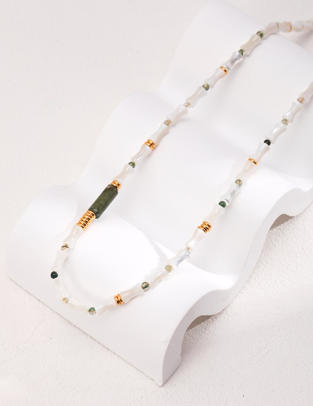 Mother-Of-Pearl Necklace D0449