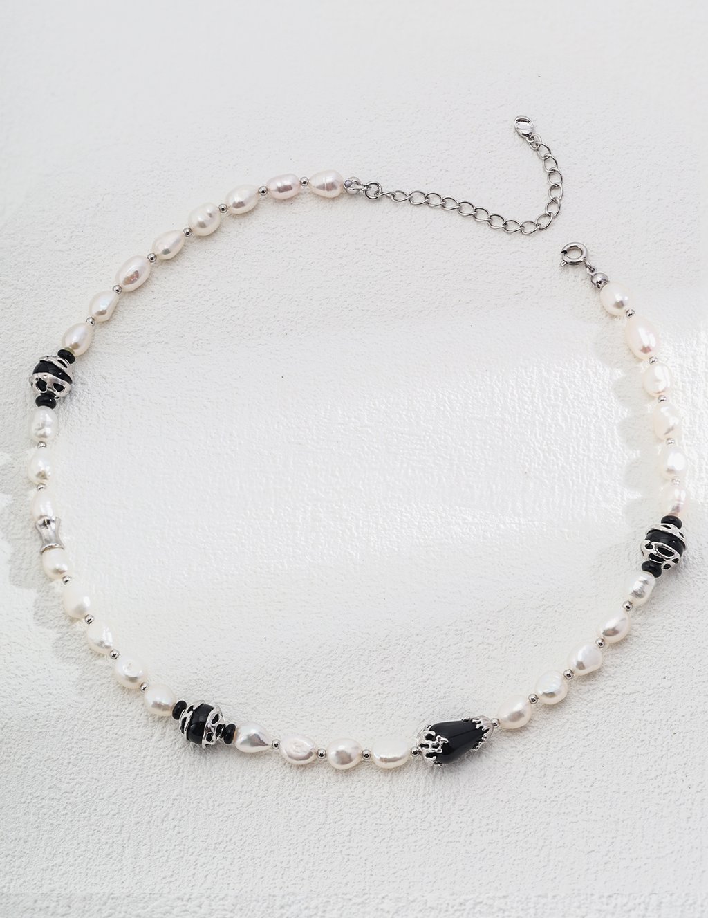 925 Silver Natural Pearl And Black Onyx Necklace - Adjustable Chain In Vintage Gold Or Platinum Finish